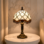 Tiffanylampa Ashford tänd – bordslampa i glasmosaik